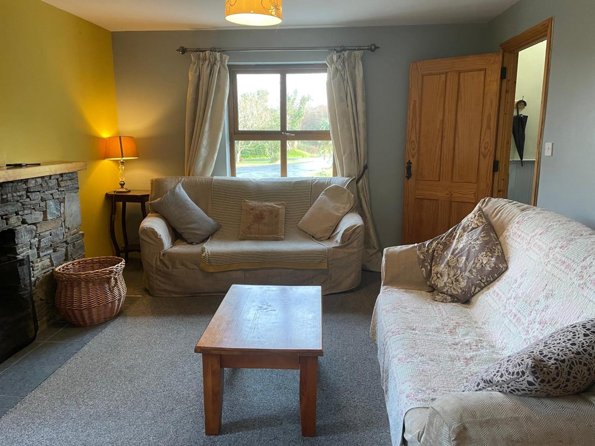 Letterfrack Mountain Farm Cottage On Farm In Village Centre المظهر الخارجي الصورة